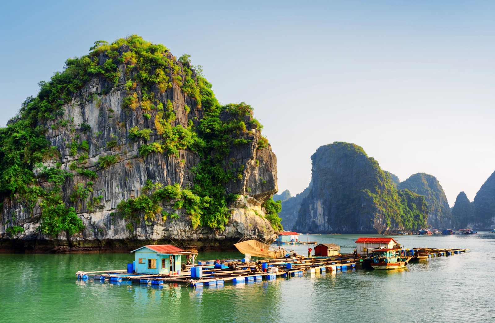Vietnam - zátoka Ha Long (Ha Long bay)