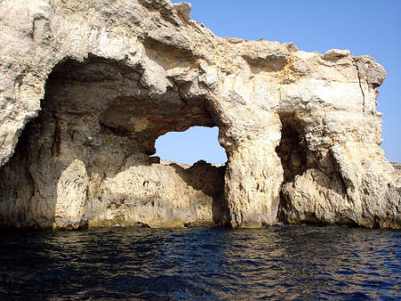Ostrov Comino - nejmenší ostrov maltského souostroví